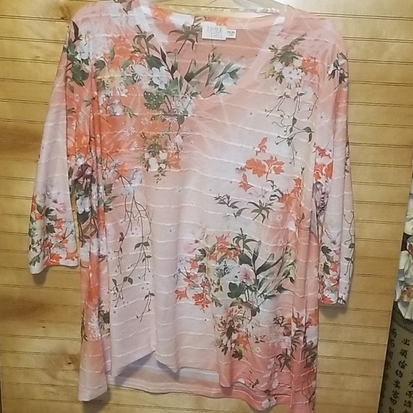 Two Long Sleeve Floral Pattern Tops - Picture 3 of 5